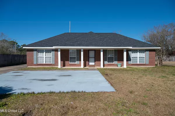 3323 Middle Avenue, Pascagoula, MS 39581