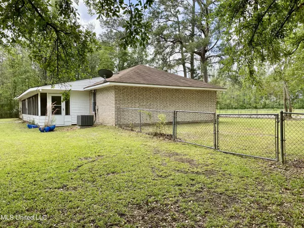 1215 S Beech Street, Picayune, MS 39466