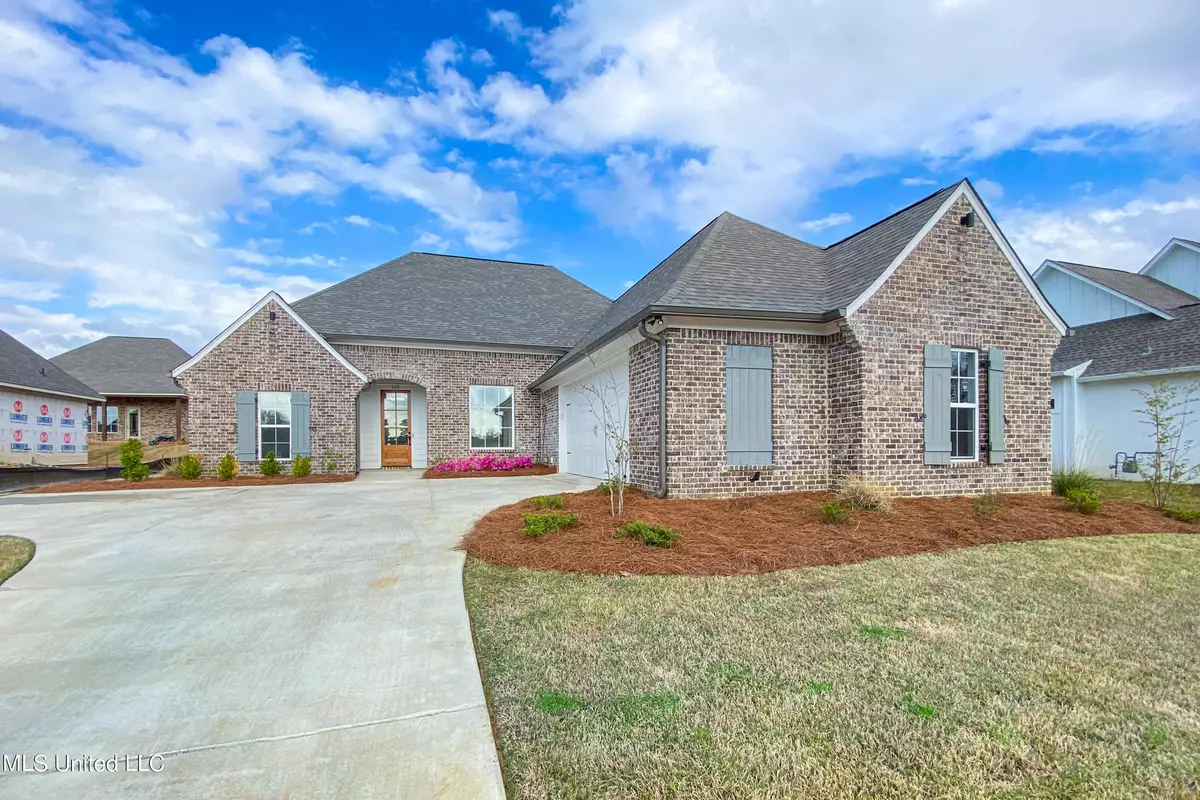 Canton, MS 39046,102 Sweetbriar Court