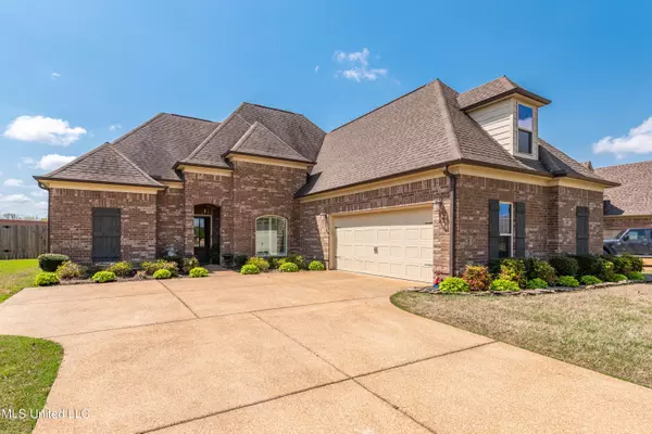 6881 W Hawks Crossing Drive, Olive Branch, MS 38654