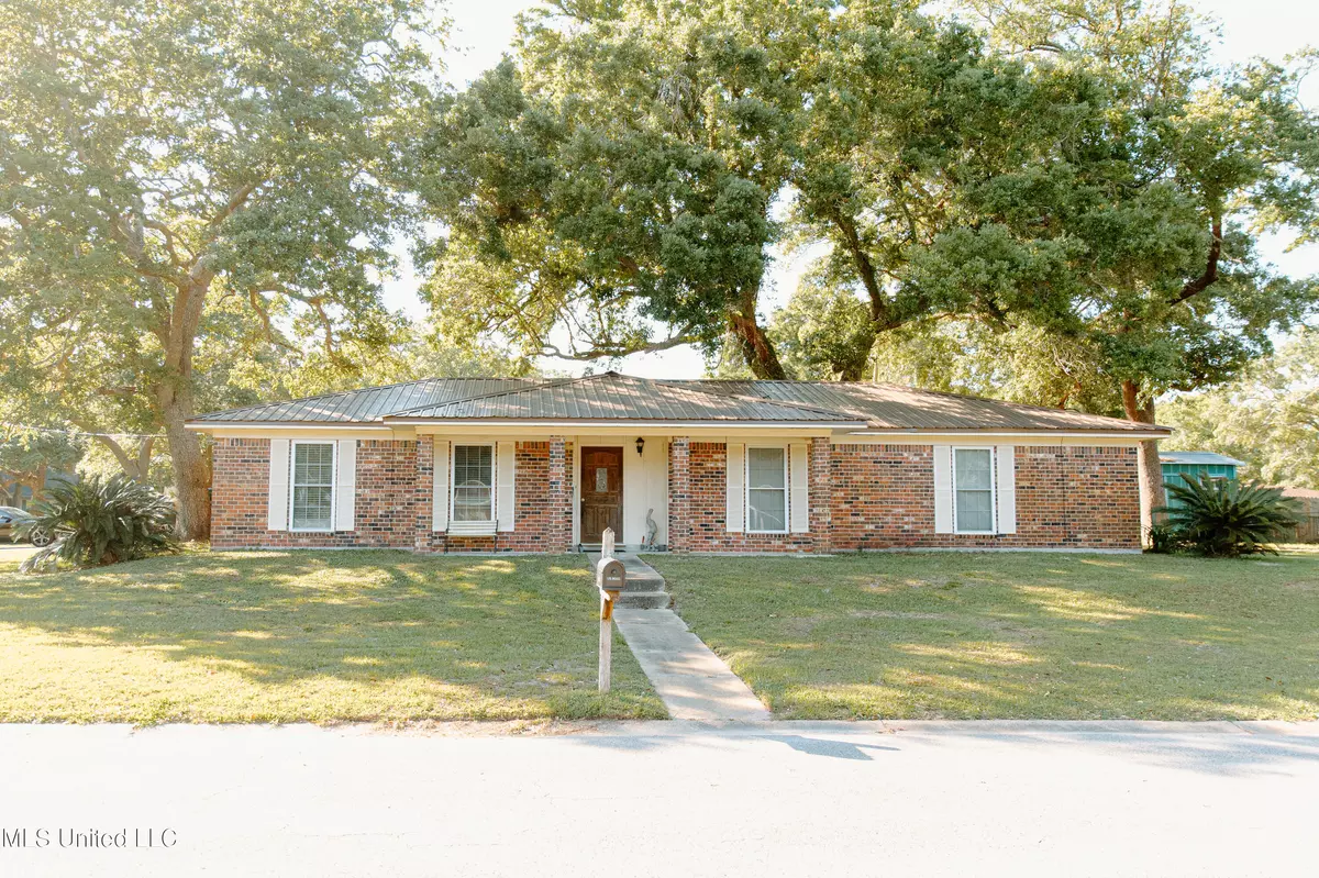 Gautier, MS 39553,2230 Sandalwood Place