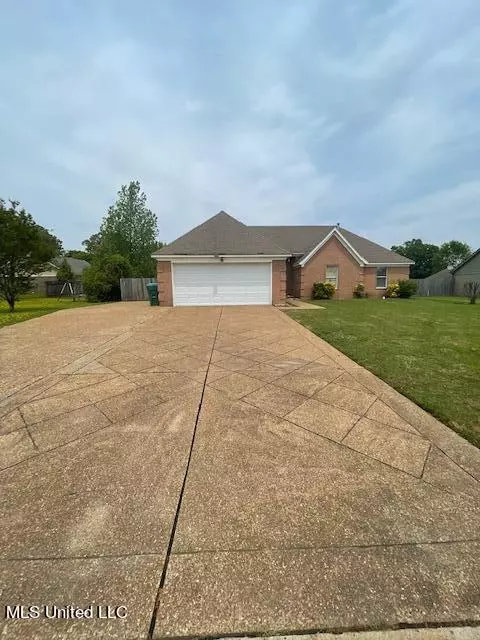 6086 S Wills Way Circle, Walls, MS 38680