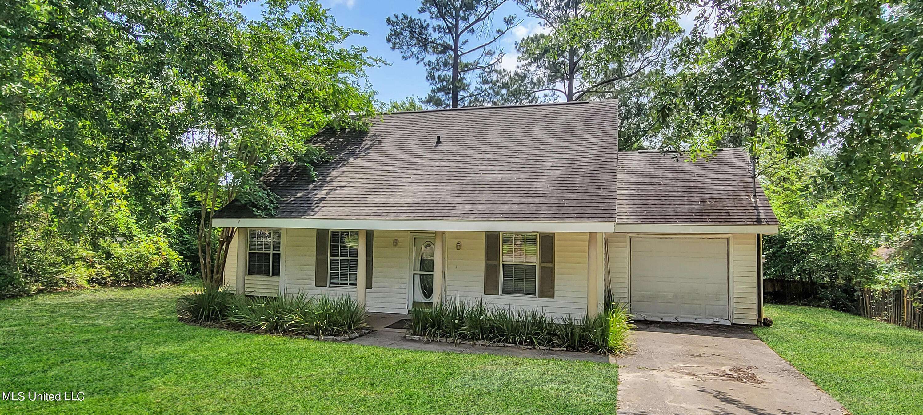 Diamondhead, MS 39525,669 Alii Place