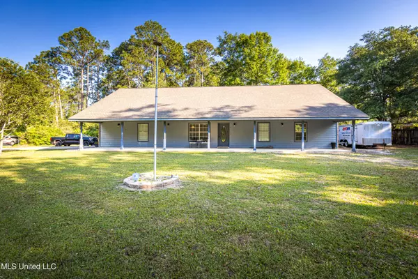 6102 Center Street, Ocean Springs, MS 39564