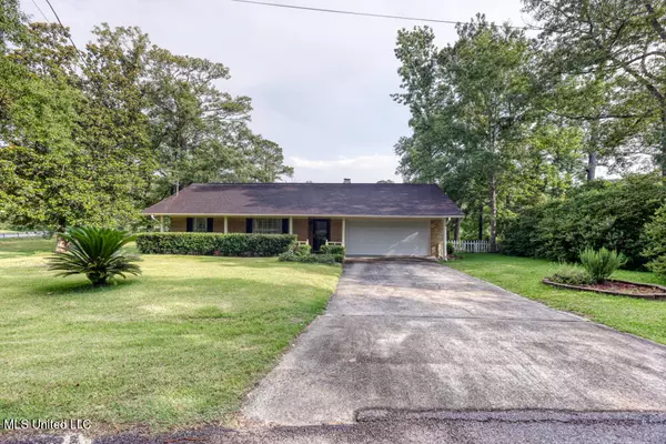 1905 Shady Point Circle, Gautier, MS 39553