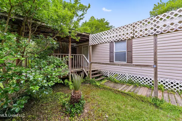 32 Treasure Trail, Mchenry, MS 39561