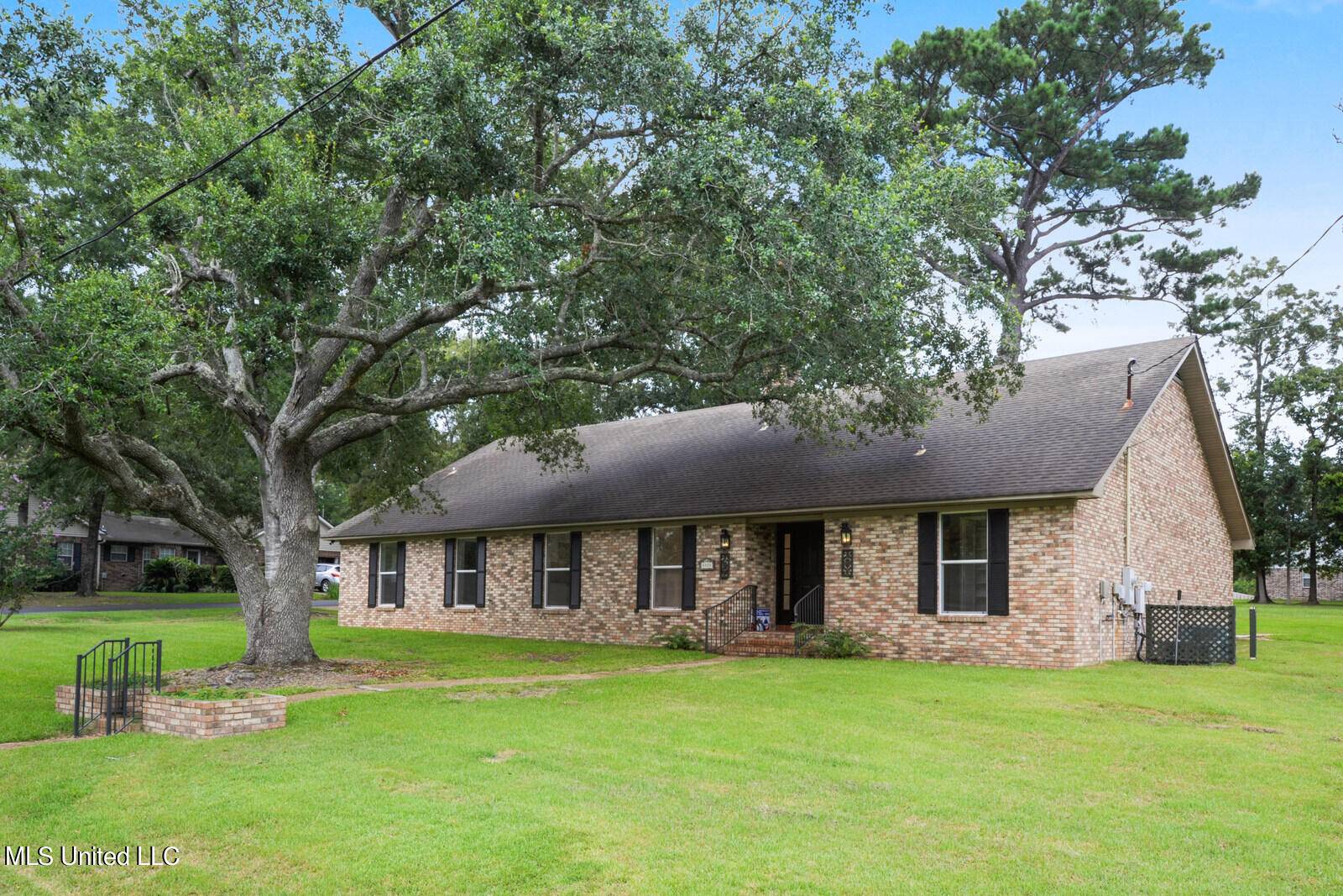 8920 Kipapa Way, Diamondhead, MS 39525