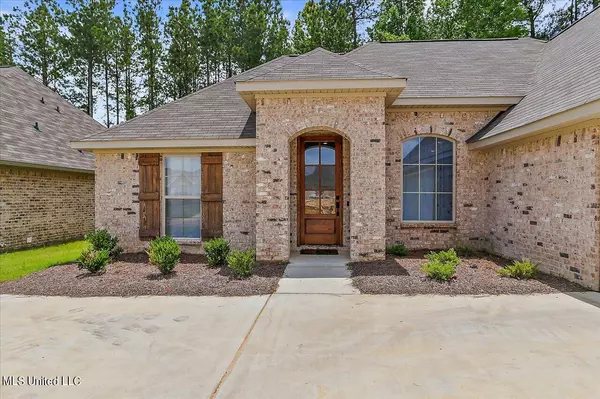 1029 Silver Circle, Pearl, MS 39208