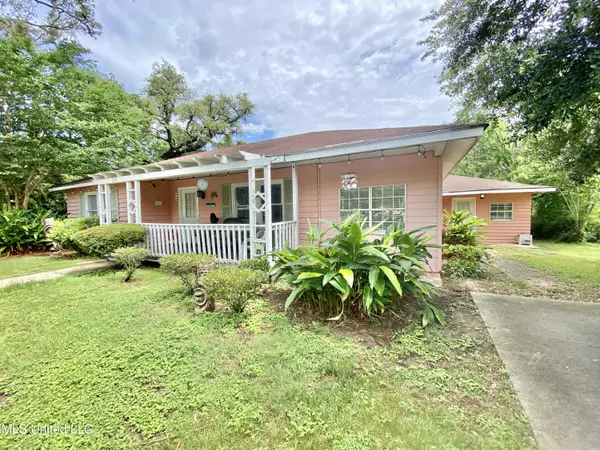 115 Demontluzin Avenue, Bay Saint Louis, MS 39520