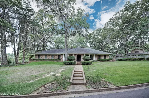 423 Trailwood Drive, Clinton, MS 39056