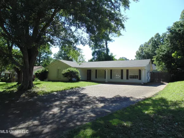 8255 E Farmington Drive, Southaven, MS 38671