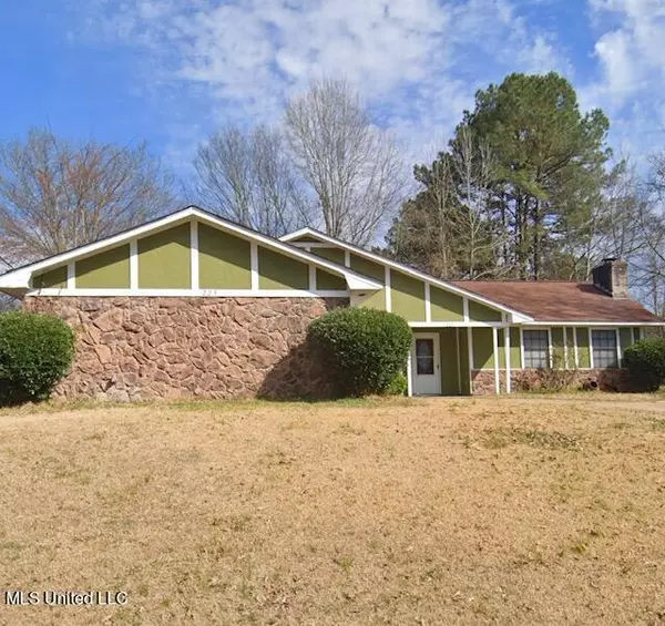 223 Casa Grande Drive, Clinton, MS 39056