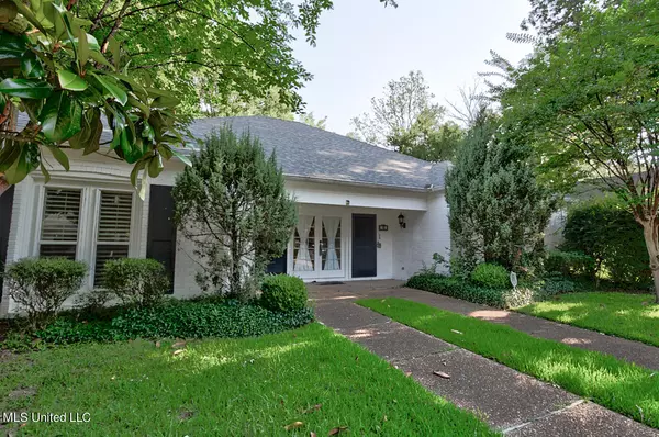 Jackson, MS 39211,16 Moss Forest Circle