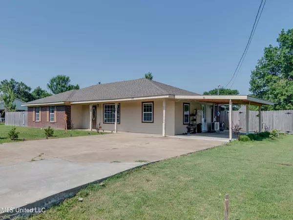 Tunica, MS 38676,1033 Cedar Cove