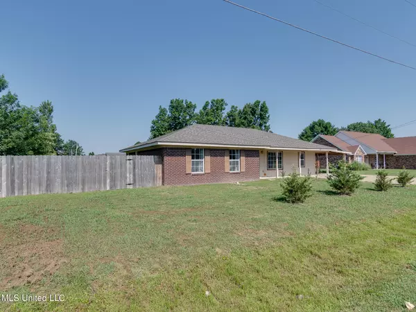 Tunica, MS 38676,1033 Cedar Cove