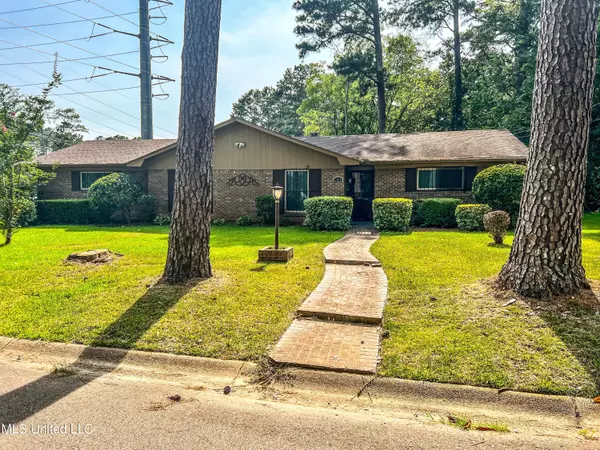 101 Lake Of Pines Drive, Jackson, MS 39206