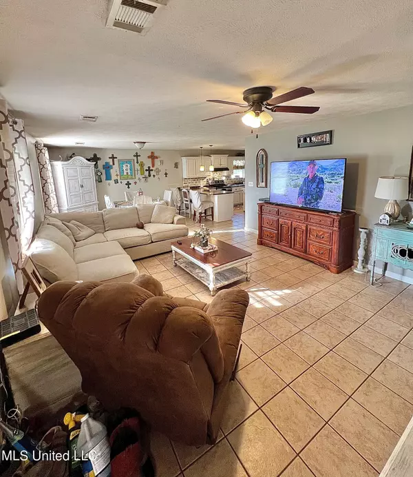 Holcomb, MS 38940,502 Paschal Street