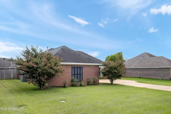 Pearl, MS 39208,614 Post Oak Place