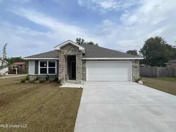 3516 N 10th Street, Ocean Springs, MS 39564