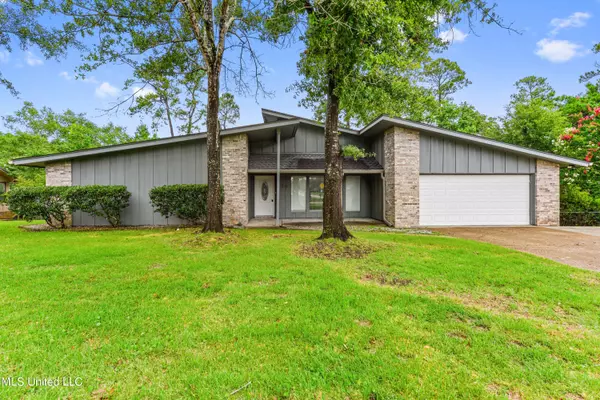 150 Booth Circle, Ocean Springs, MS 39564