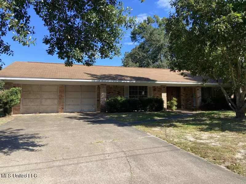 3825 Riverwood Drive, Moss Point, MS 39563