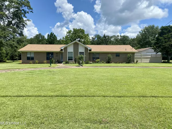 521 W Border Avenue, Wiggins, MS 39577