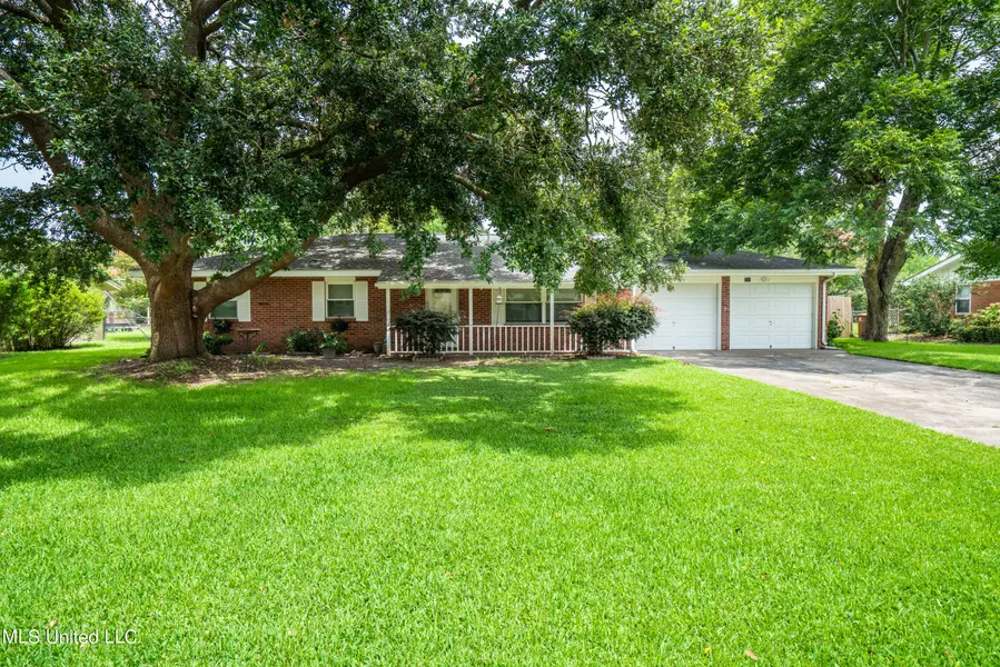 220 Lynwood Circle, Long Beach, MS 39560