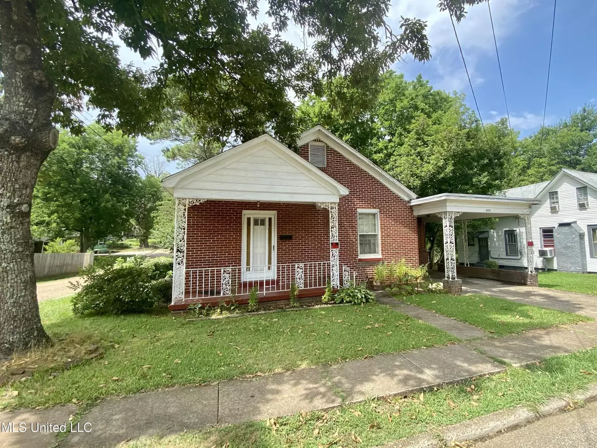 New Albany, MS 38652,312 Oak Street