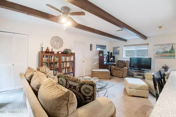 Long Beach, MS 39560,11 Chimney Cross