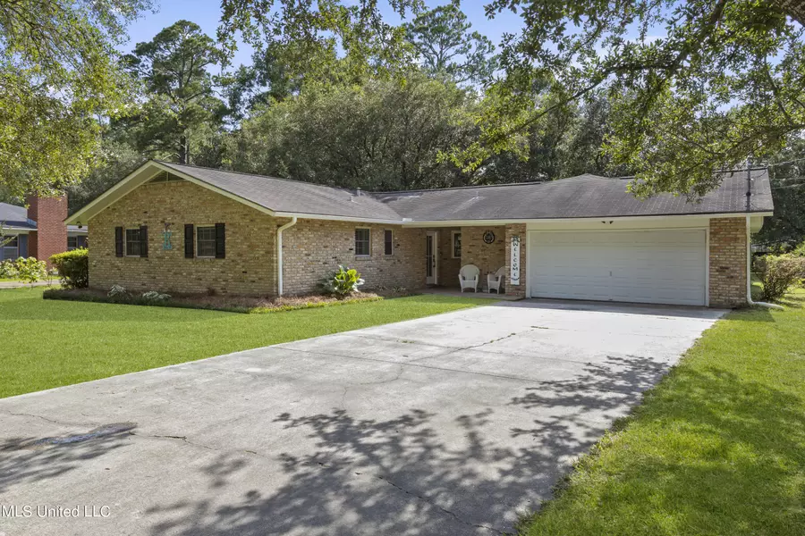 6217 Shore Drive, Ocean Springs, MS 39564