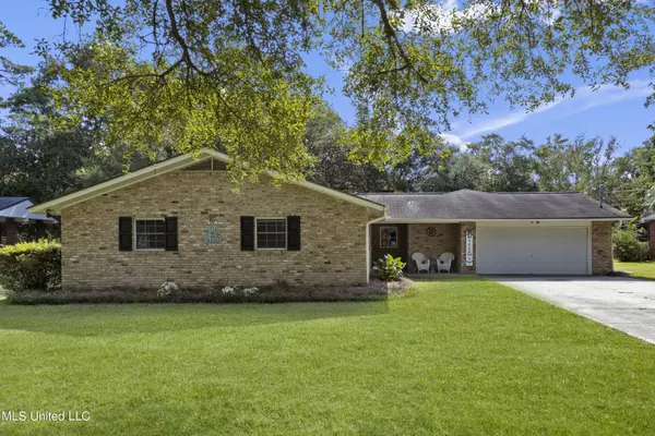 Ocean Springs, MS 39564,6217 Shore Drive