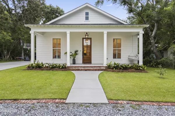 606 Kotzum Avenue, Ocean Springs, MS 39564