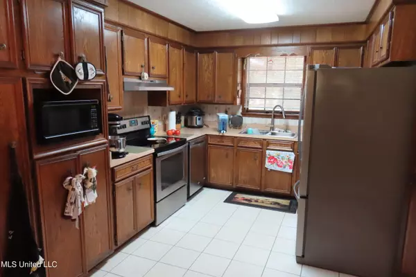 Clinton, MS 39056,100 Hickory Lane