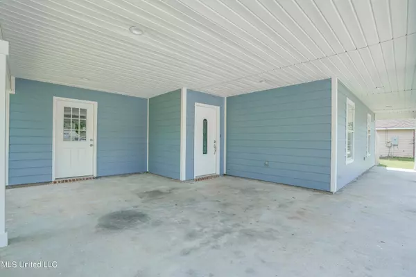 Waveland, MS 39576,225 Dogwood Street