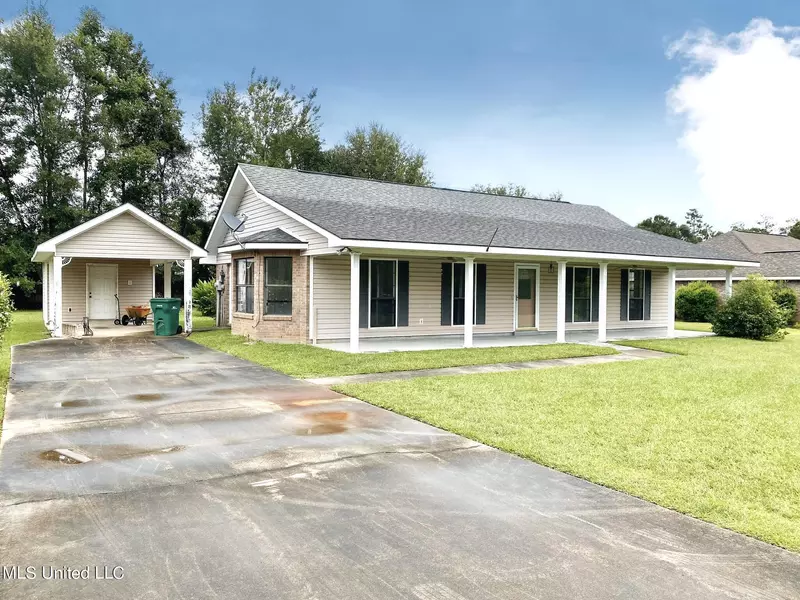102 Glenwood Drive, Carriere, MS 39426