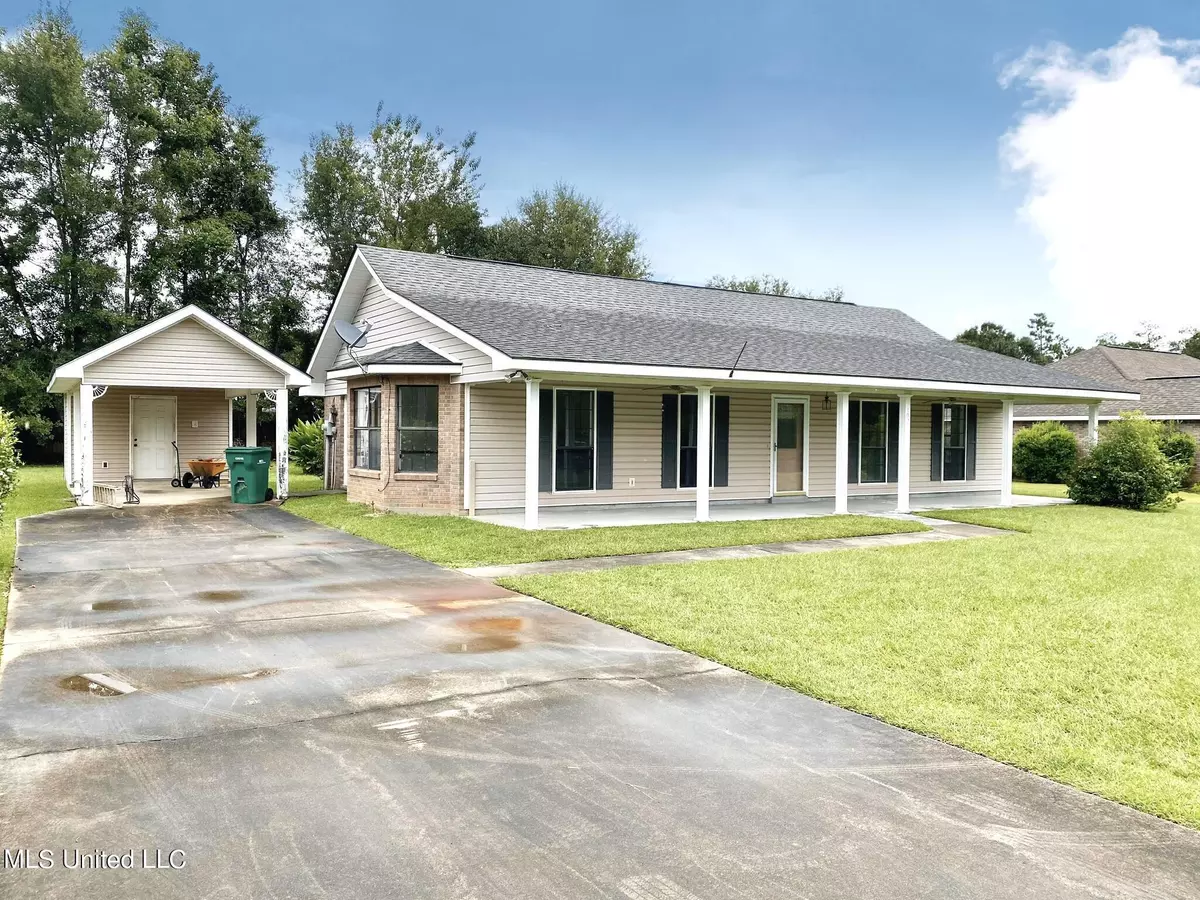 Carriere, MS 39426,102 Glenwood Drive