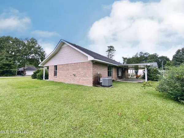 Carriere, MS 39426,102 Glenwood Drive