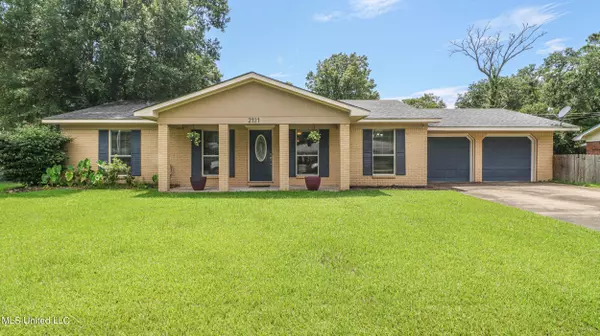 2121 Sandalwood Place, Gautier, MS 39553