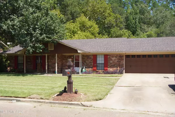 334 Red Oak Drive, Jackson, MS 39212