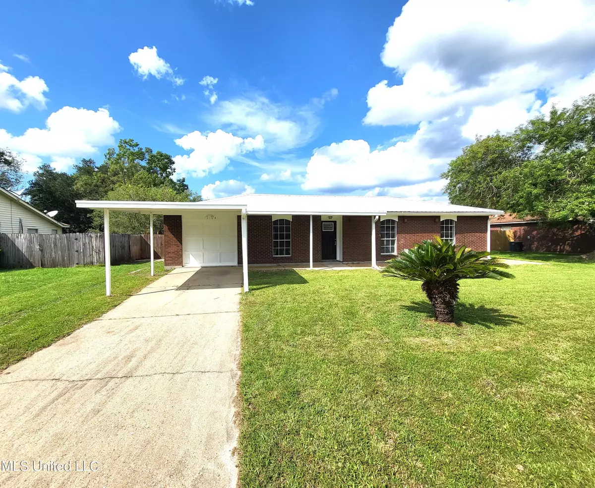 Ocean Springs, MS 39564,13124 Sweetbriar Street