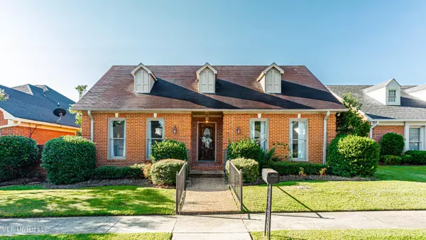 34 Village Green Circle, Jackson, MS 39206