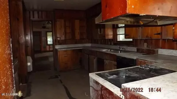 Lambert, MS 38643,832 Stoltz Avenue