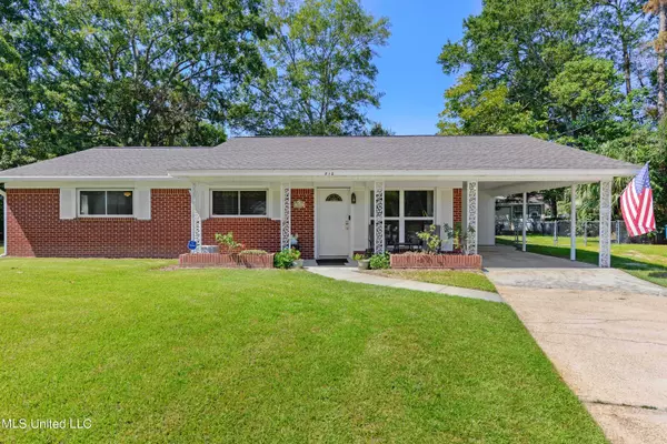 512 Shadowlawn Circle, Ocean Springs, MS 39564