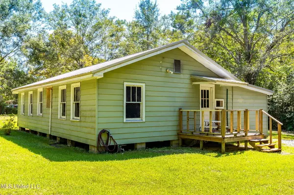 Gautier, MS 39553,1208 Farrigut Lake Road