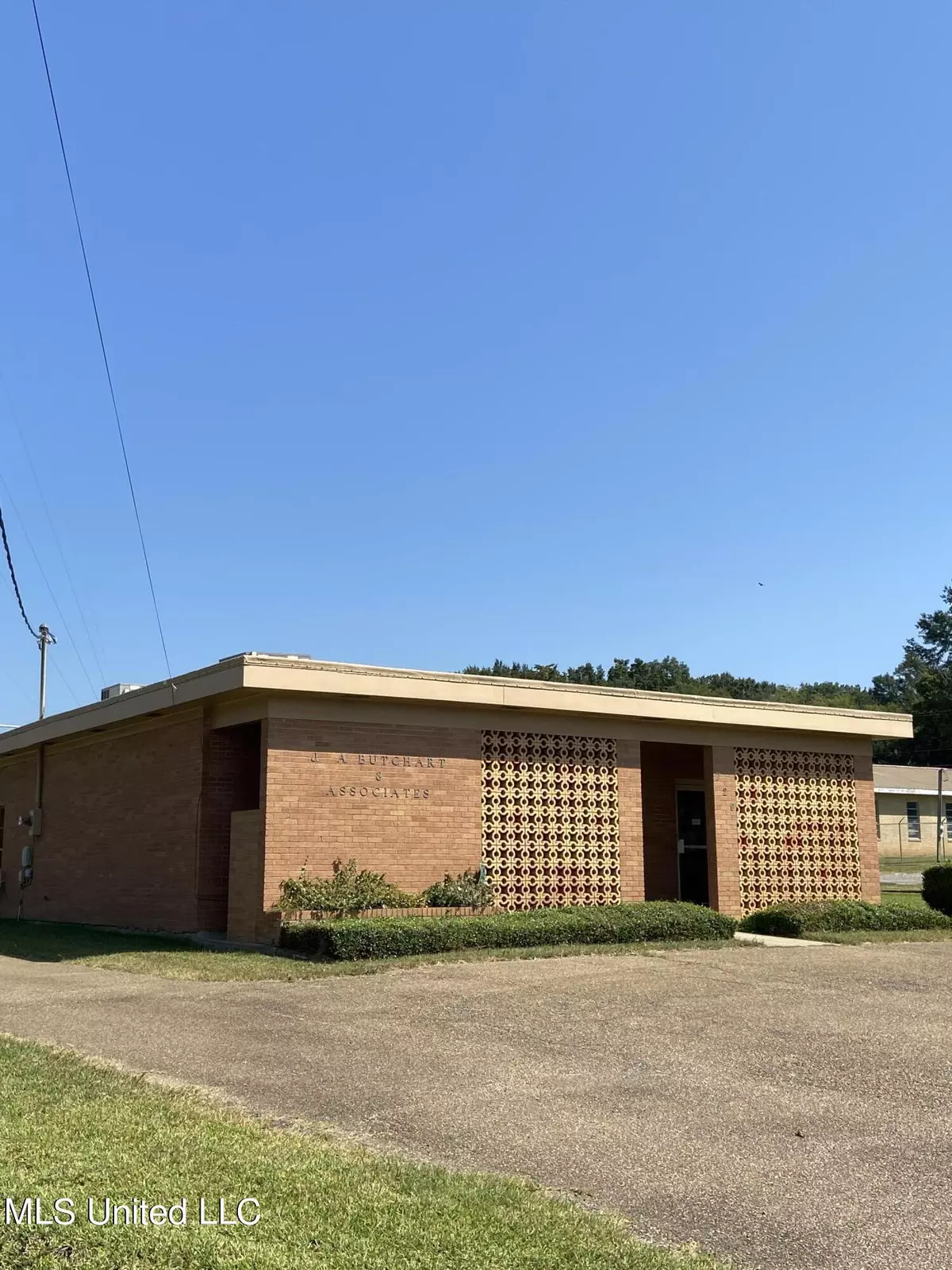 Canton, MS 39046,729 E Center St Street