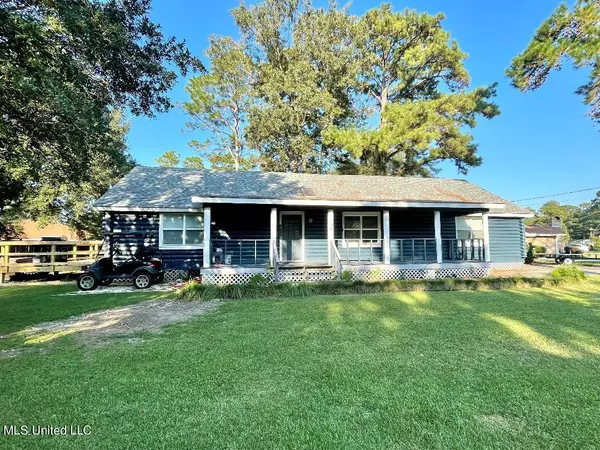 106 Woodlawn Drive, Carriere, MS 39426