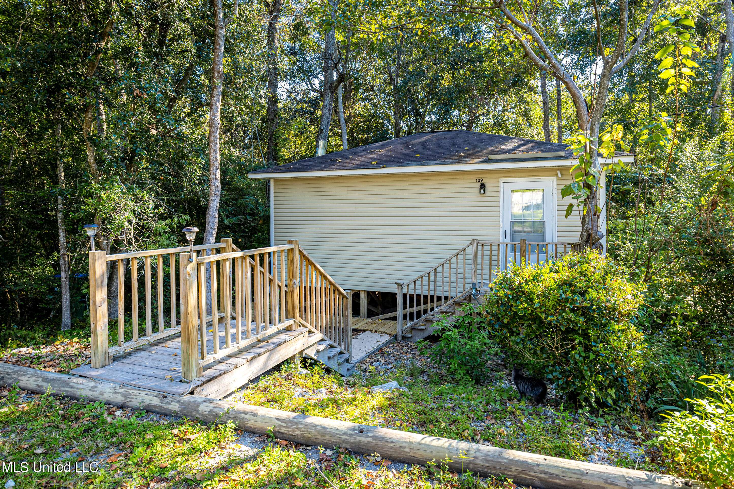 109 Myrtle Road, Ocean Springs, MS 39564