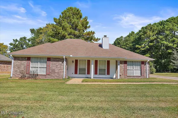 100 Oak Grove Drive, Brandon, MS 39047