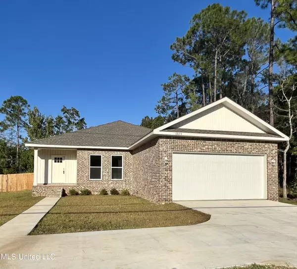 1925 Beachview Drive, Ocean Springs, MS 39564