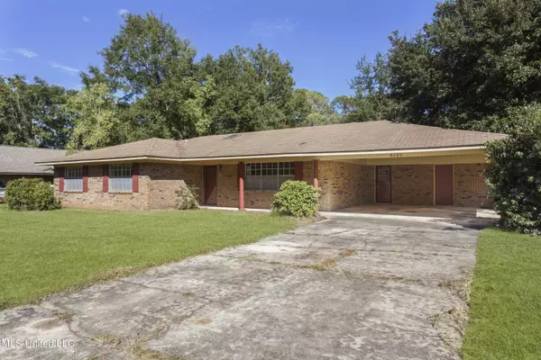 6100 Moreton Place, Ocean Springs, MS 39564